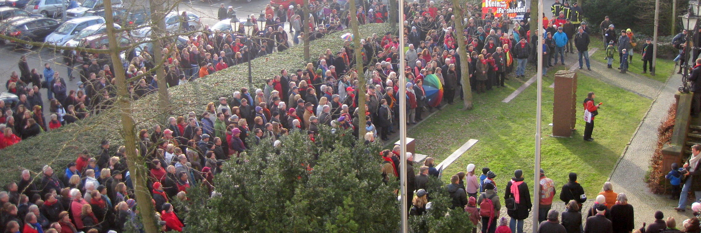 2000 Einweihung des Mahnmals zu Ehren des Kreis Moerser Widerstandes gegen die NS-Diktatur